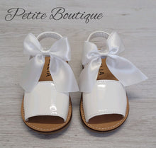 Load image into Gallery viewer, White bow sandals