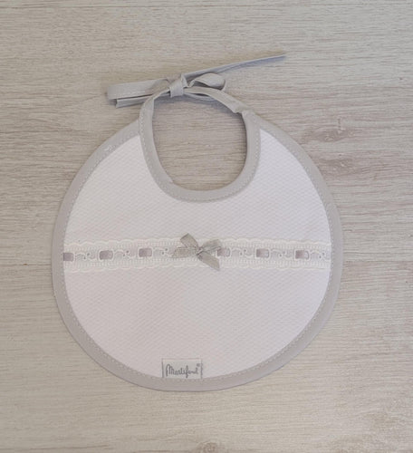 Spanish white/grey bib