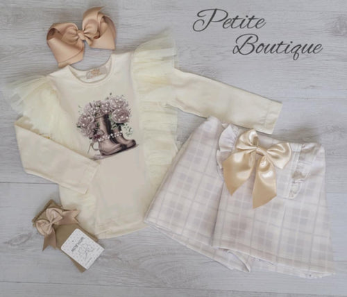 Cream wellies top & bow short set