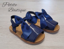 Load image into Gallery viewer, Navy bow sandals