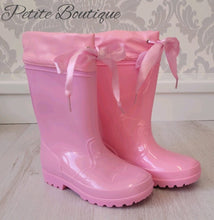 Load image into Gallery viewer, Pink ribbon wellies