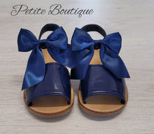 Load image into Gallery viewer, Navy bow sandals