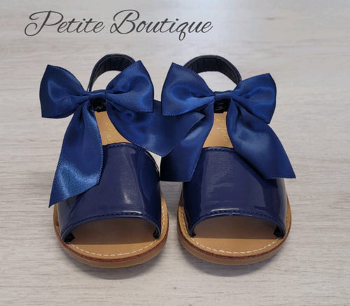 Navy bow sandals