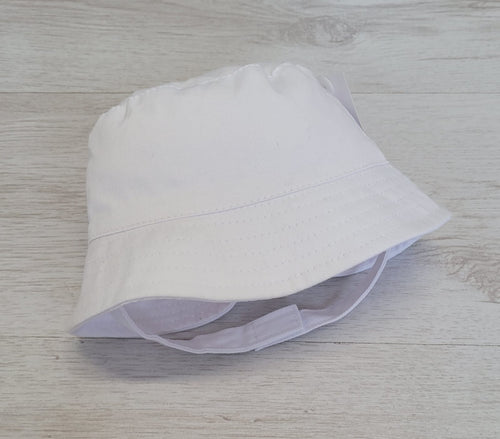 White bucket sun hat with strap
