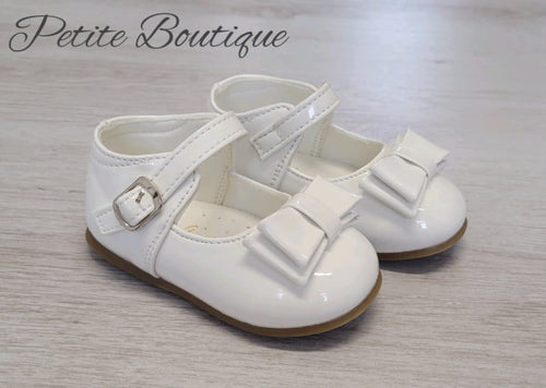 White bow patent shoes