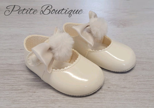 Cream bow/pompom soft sole shoes