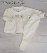 Load image into Gallery viewer, Spanish cream velour 2pc set