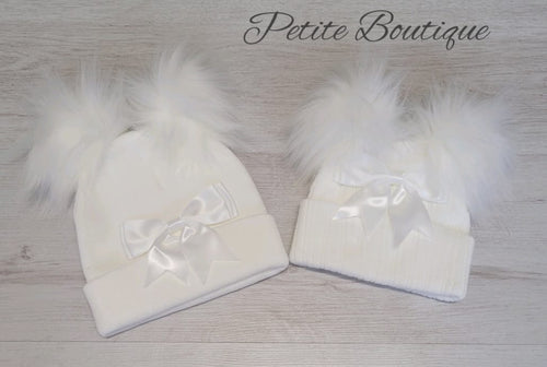 White double pompom/bow hat