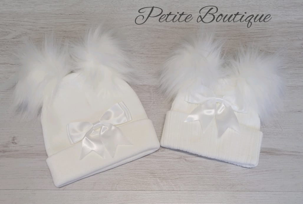 White double pompom/bow hat
