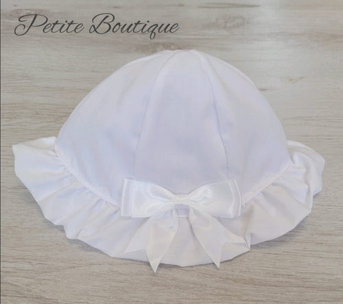 Girls white frilly/bow sun hat