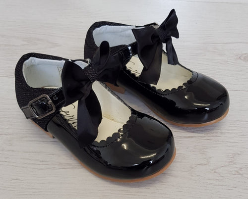 Black patent glitter back/bow shoes