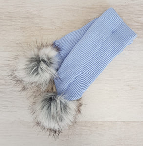 Coloured scarf with faux fur grey pompoms