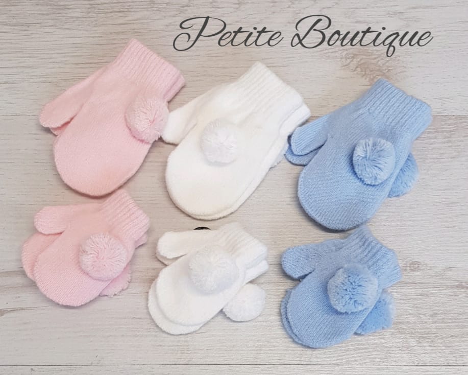 Infant pompom mitts with connector string