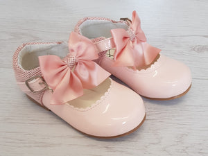 Pink patent glitter back/bow shoes