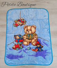 Load image into Gallery viewer, Blue teddy bear print mink blanket