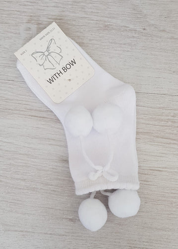 White ankle pompom socks