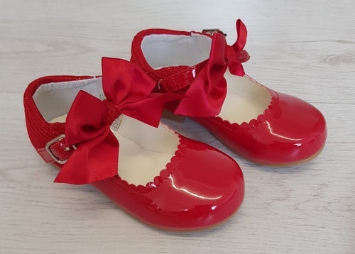 Red patent glitter back/bow shoes