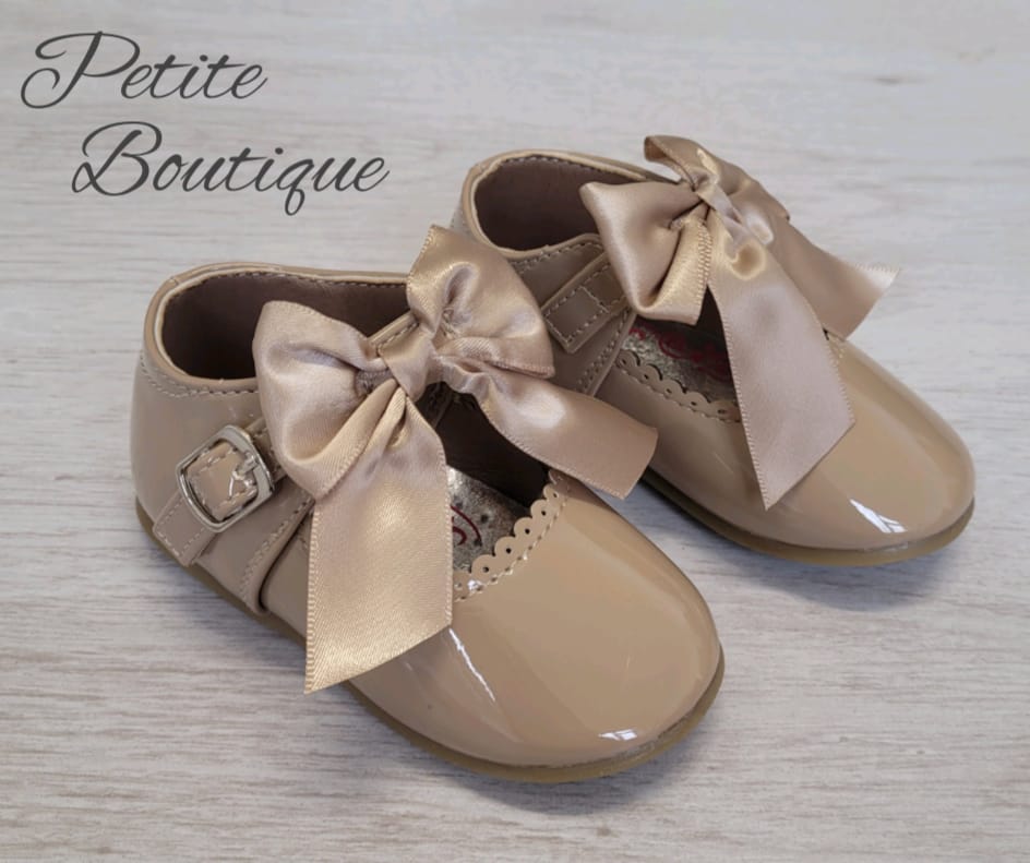 Camel patent bow shoes