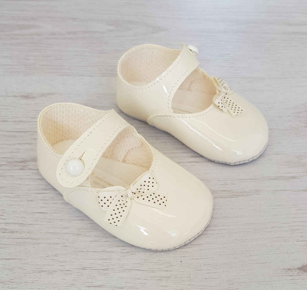 Cream patent polka dot bow soft sole shoes